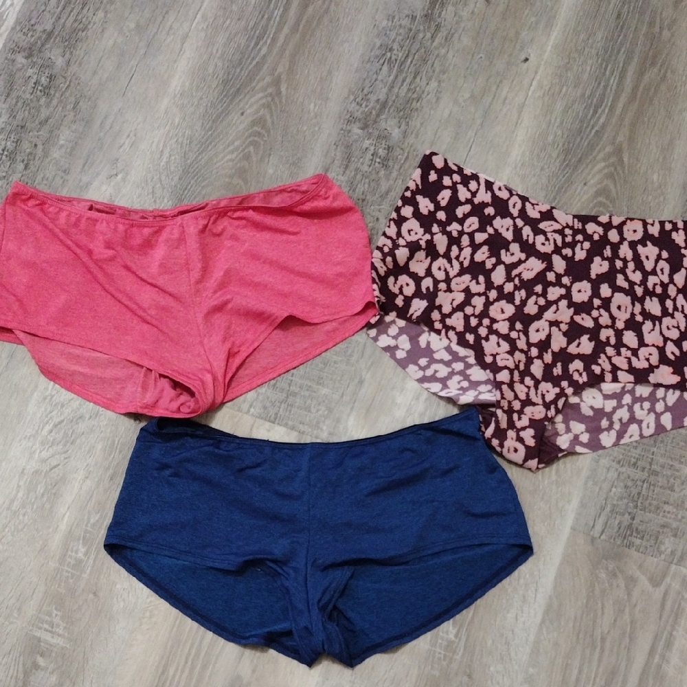 Victoria's Secret Size large Shortie Panty